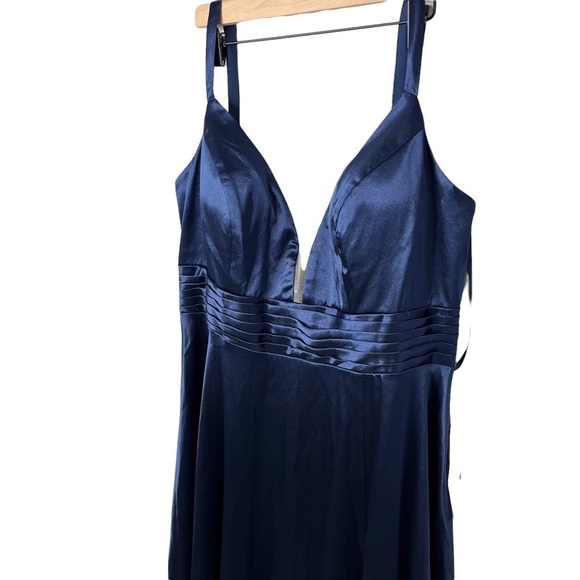 Mac Duggal V Neck Sleeveless Gown Navy Blue Plus Size 20W Leg Slit Pleated Belt - Picture 4 of 11